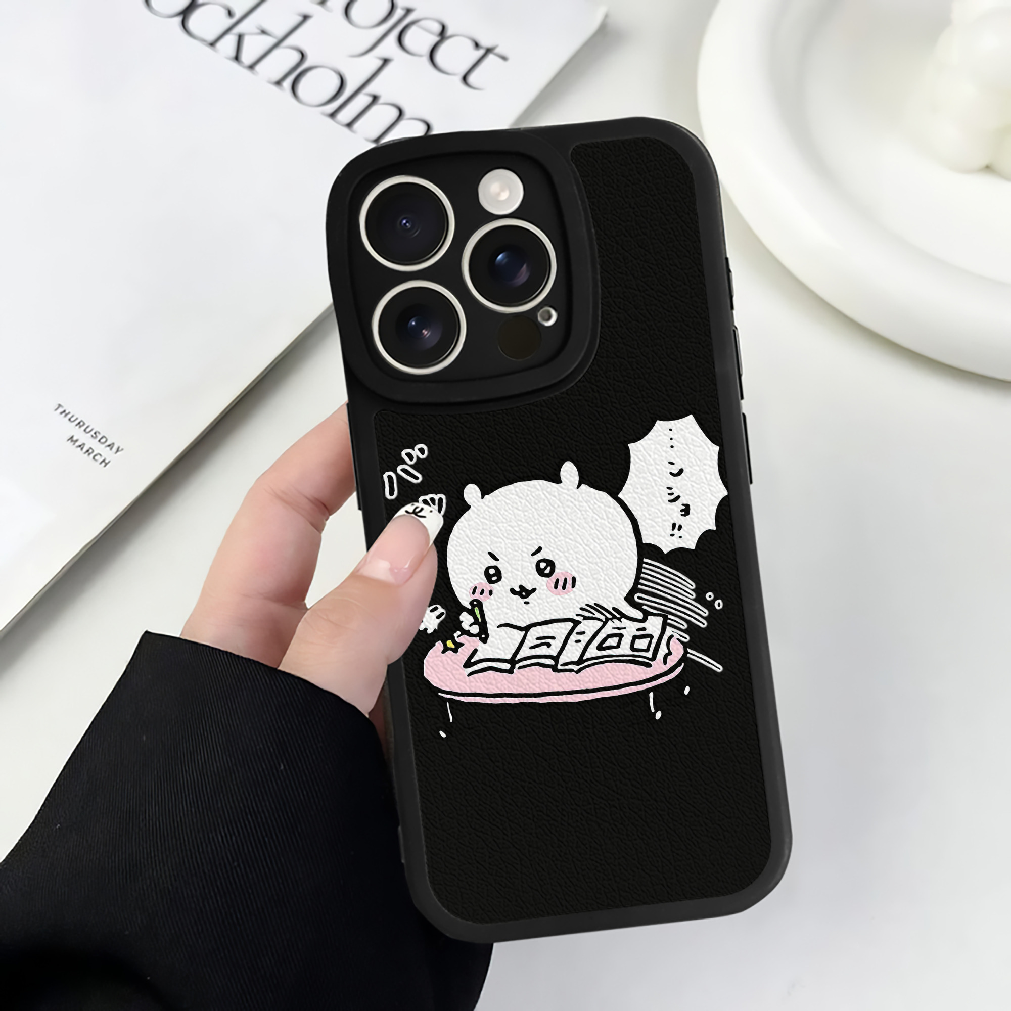 （画像用） ちいかわ ちいかわ Chii-kawa chiikawa 【iPhone 16シリーズ対応】シリコンスマホケース（レザー調） 材質：シリコン